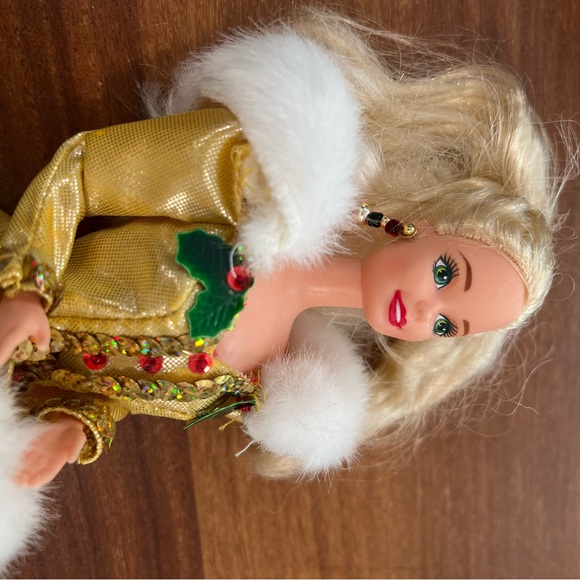 Two Barbie Vintage 1998 and 1994 Happy Holidays Edition, one NIB - Picture 9 of 12